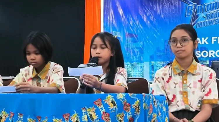 Berita Foto : Kunjungan Shine School ke RRI Sorong