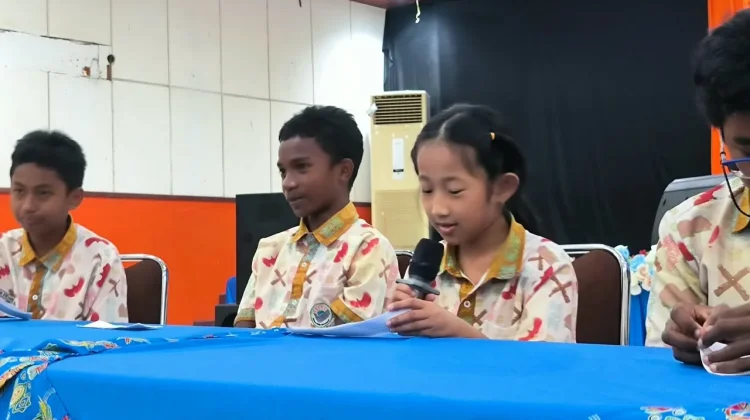Berita Foto : Kunjungan Shine School ke RRI Sorong