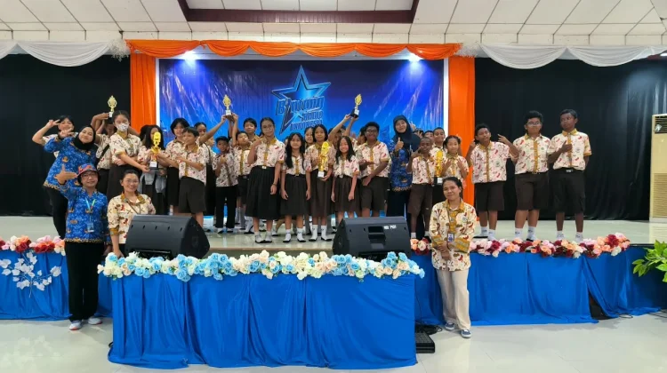 Berita Foto : Kunjungan Shine School ke RRI Sorong