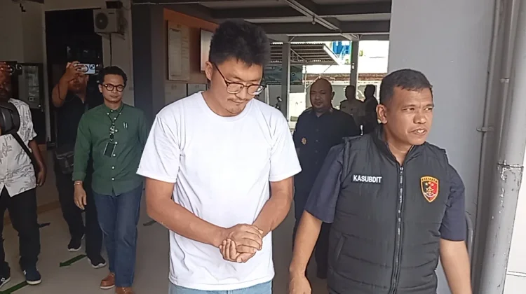 usai Diperiksa Imigrasi, WS Diserahkan ke Polisi