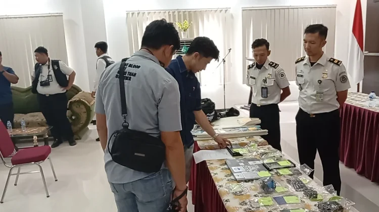 usai Diperiksa Imigrasi, WS Diserahkan ke Polisi