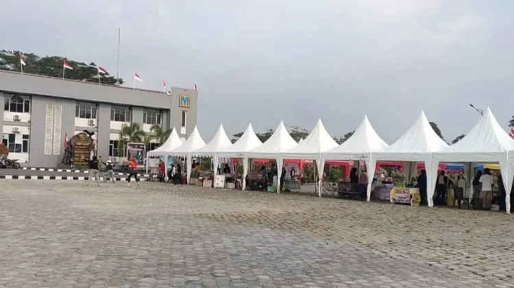 Semarak HUT ke-81 TNI, Pasmar 3 Hadirkan Bazar Murah untuk Prajurit dan Warga Sorong