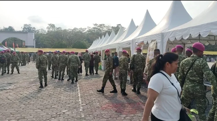 Semarak HUT ke-81 TNI, Pasmar 3 Hadirkan Bazar Murah untuk Prajurit dan Warga Sorong