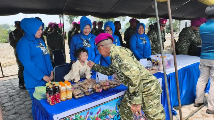 HUT Ke-81 TNI, Danpasmar 3 Ikuti Vicon Bazar Murah untuk Masyarakat