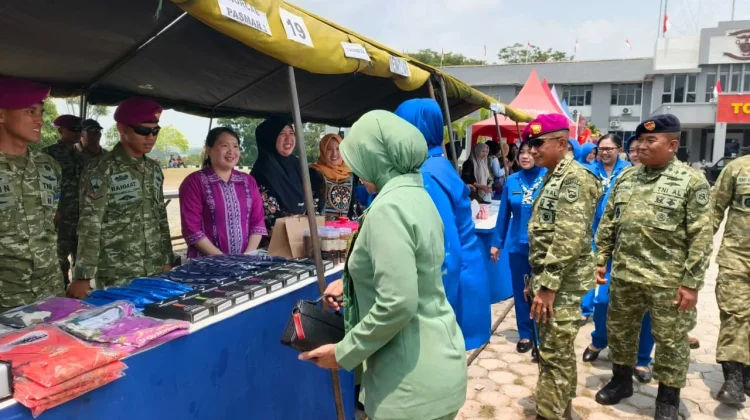 HUT Ke-81 TNI, Danpasmar 3 Ikuti Vicon Bazar Murah untuk Masyarakat