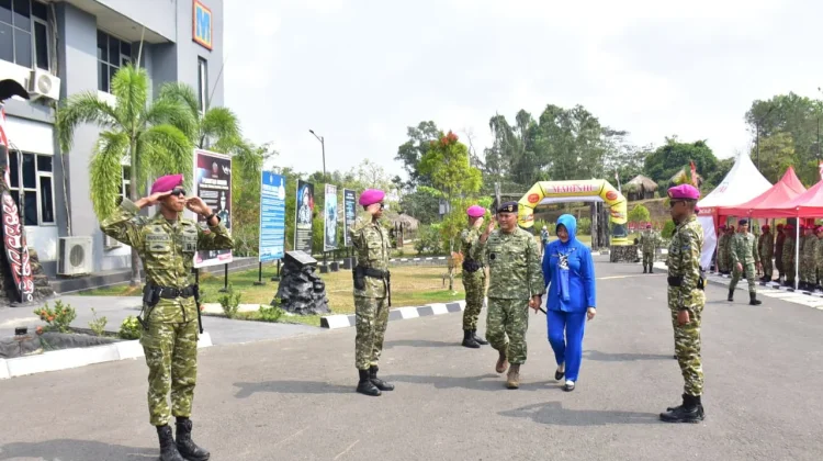 HUT Ke-81 TNI, Danpasmar 3 Ikuti Vicon Bazar Murah untuk Masyarakat