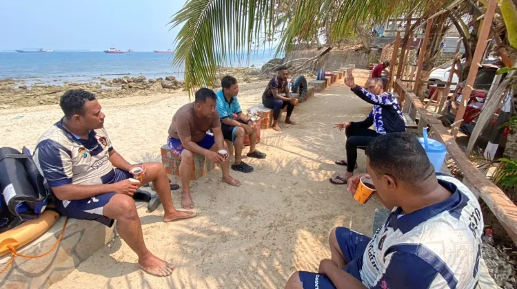 Satpolairud Polresta Sorong Kota Asah Kemampuan Renang di Laut