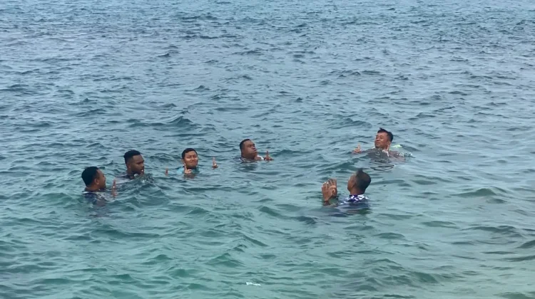 Satpolairud Polresta Sorong Kota Asah Kemampuan Renang di Laut