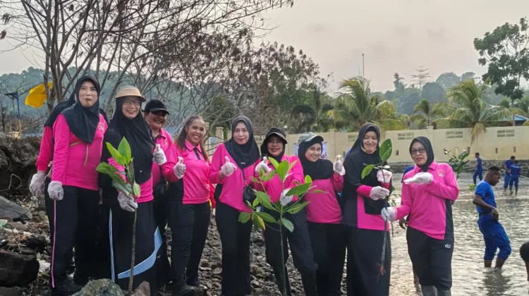 Ditpolairud Polda PBD Bersama Warga Tanam Mangrove dan Aksi Bersih Pantai