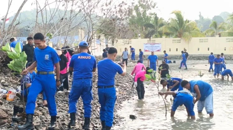 Ditpolairud Polda PBD Bersama Warga Tanam Mangrove dan Aksi Bersih Pantai