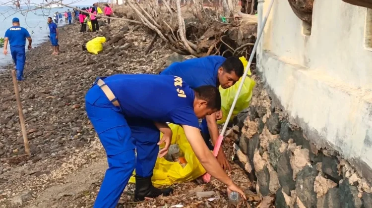 Ditpolairud Polda PBD Bersama Warga Tanam Mangrove dan Aksi Bersih Pantai