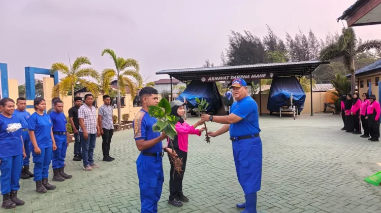 Ditpolairud Polda PBD Bersama Warga Tanam Mangrove dan Aksi Bersih Pantai