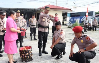 Kapolres Sorong Selatan Pimpin Upacara Kenaikan Pangkat 56 Personel