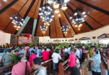 Ratusan Umat Katolik Rayakan Minggu Palma di Gereja Katedral
