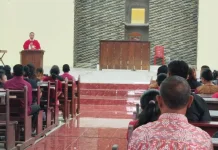Umat Katolik Teminabuan Rayakan Hari Raya Jumat Agung