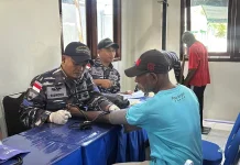 Tindaklanjuti Arahan Pangkoarmada III, Kri Teluk Wondama-527 Melaksanakan Baksos