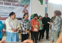 Senator Paul Fincen Mayor Beri Bantuan Dana Kepada 30 Orang UMKM