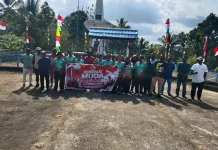 DPC BMP Sorong Selatan Bersih-bersih Tugu Trikora Sambut HUT RI ke-81