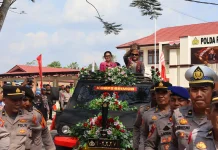 Tradisi Penyambutan dan Pelepasan Warnai Pergantian Kepemimpinan Kapolda PBD