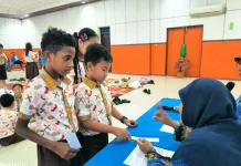 Berita Foto : Kunjungan Shine School ke RRI Sorong