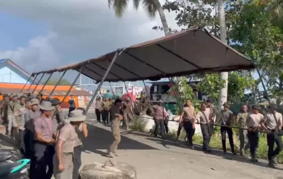 Sat Brimob Polda PBD Gerak Cepat Bantu Korban Bencana Kebakaran