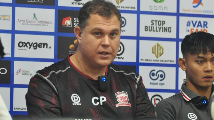 Presiden Klub Madura United Beri Sinyal Carlos Parreirea Out