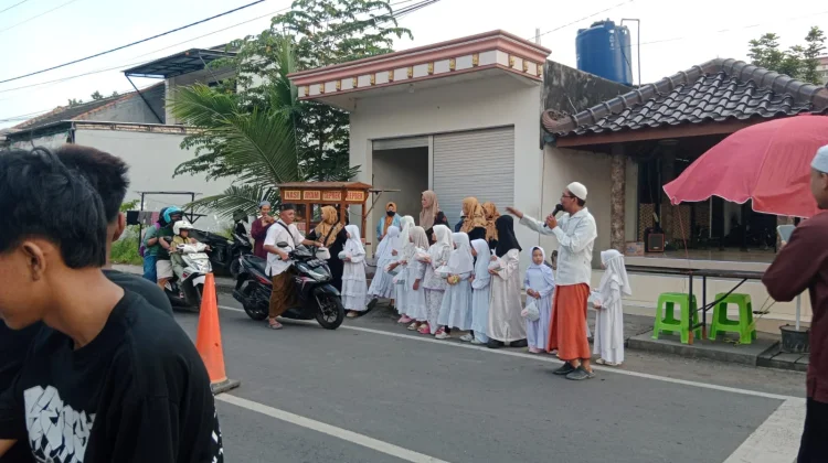 Pondok Ramadhan MDT Al Ashri Gelar Aksi Bagi Takjil