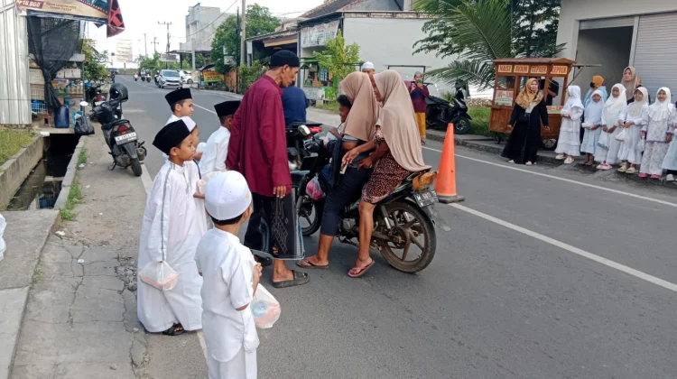 Pondok Ramadhan MDT Al Ashri Gelar Aksi Bagi Takjil