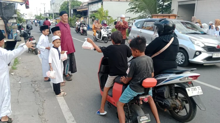 Pondok Ramadhan MDT Al Ashri Gelar Aksi Bagi Takjil