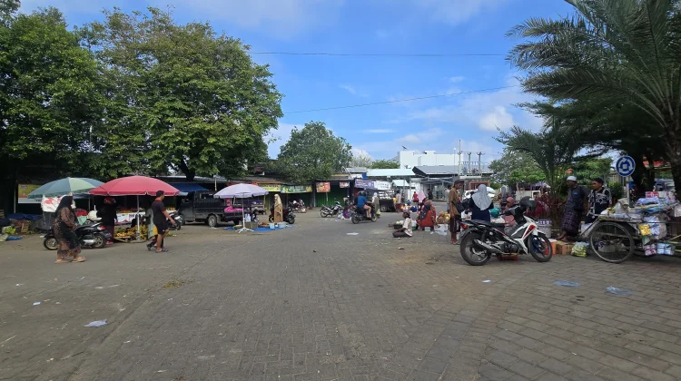 Pasar Anom Baru Sumenep Terpantau Lengang di Momen Lebaran Ketupat