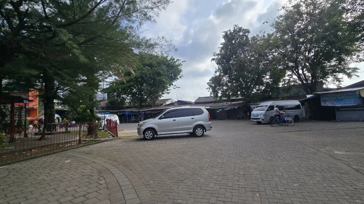 Pasar Anom Baru Sumenep Terpantau Lengang di Momen Lebaran Ketupat