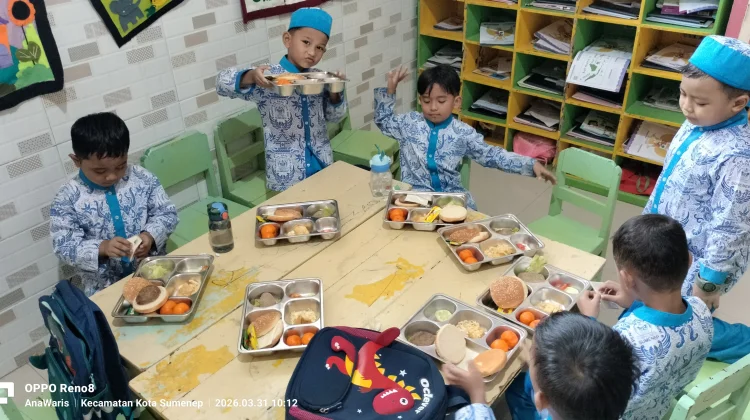 Menu Burger MBG Disambut Antusias Anak Sekolah