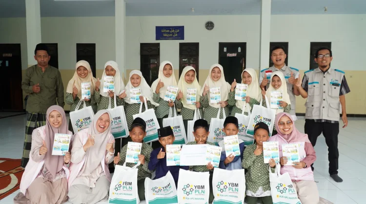Srikandi PLN UP3 Madura Edukasi Keselamatan Listrik di Ponpes Nurul Ulum