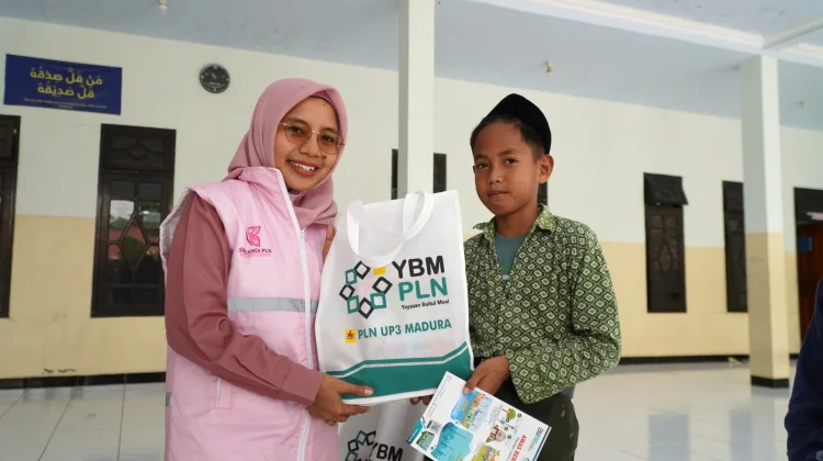 Srikandi PLN UP3 Madura Edukasi Keselamatan Listrik di Ponpes Nurul Ulum