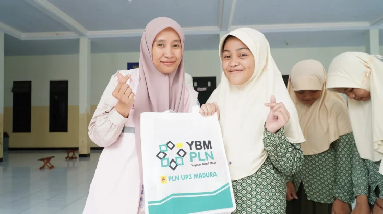 Srikandi PLN UP3 Madura Edukasi Keselamatan Listrik di Ponpes Nurul Ulum