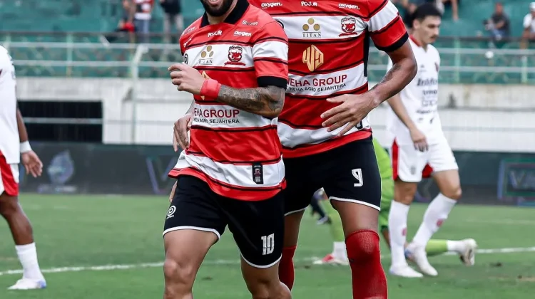 Perjuangan Pemain Madura United di Babak Pertama  Lawan Bali United