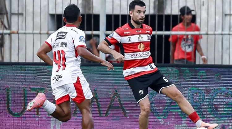 Perjuangan Pemain Madura United di Babak Pertama  Lawan Bali United