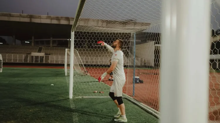 Intip Latihan Maarten Paes Bersama Timnas Indonesia