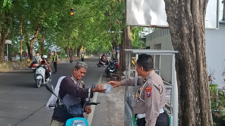 Puluhan Nasi Bungkus Warnai Kepedulian Kita Berbagi Sosial