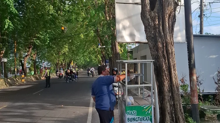 Puluhan Nasi Bungkus Warnai Kepedulian Kita Berbagi Sosial