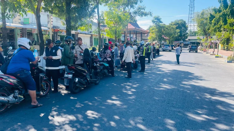 Satlantas Bersama Bapenda Edukasi Pajak Kendaraan di Jalan Raya