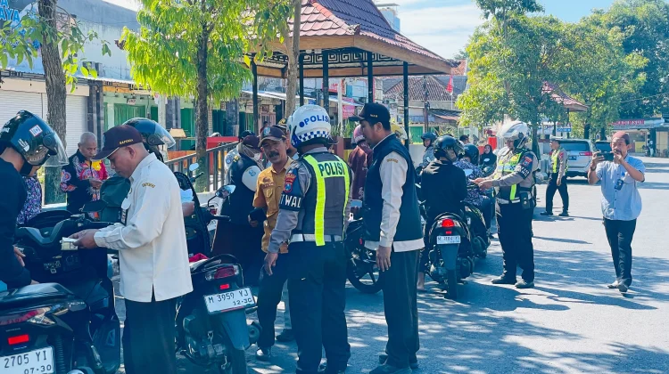Satlantas Bersama Bapenda Edukasi Pajak Kendaraan di Jalan Raya