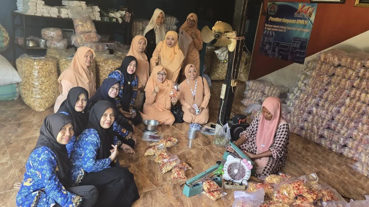 DWP Disperkimhub Sumenep Kunjungi Sentra Keripik Putih Manding
