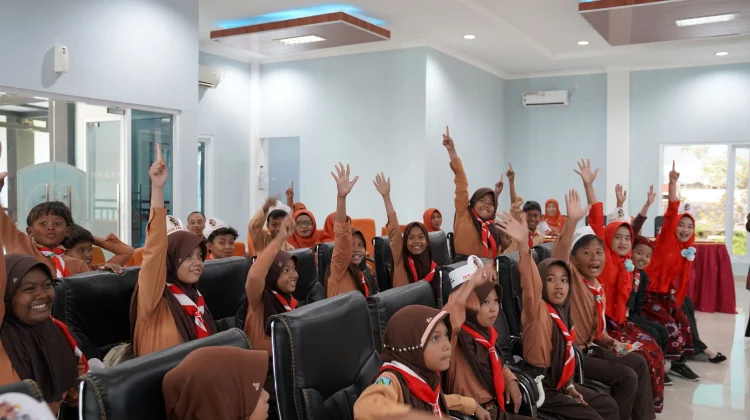 Siswa SDN Panglegur 3 Belajar Keimigrasian di Imigrasi Pamekasan