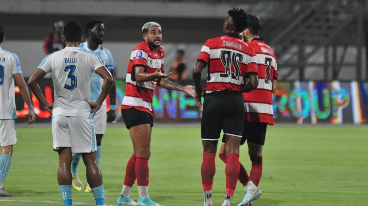 Galeri Junior Brandao saat Membela Madura United