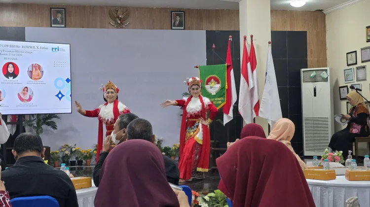 Penampilan DWP RRI Korwil X Jatim di RRI Surabaya