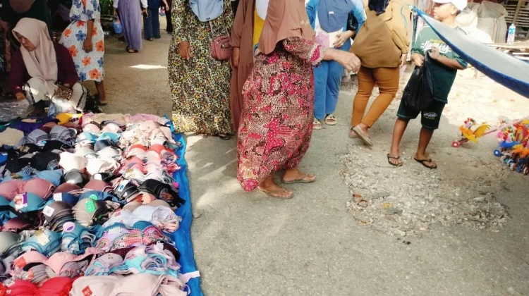 Pedagang Pasar Sabtuan Kalianget Bertahan Hadapi Sepinya Pembeli