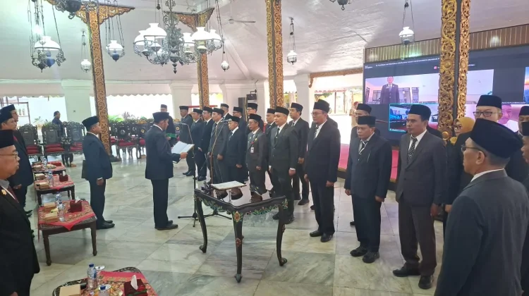 Berita Foto - Bupati Sumenep Lantik Pejabat Hasil Rotasi dan Promosi ...