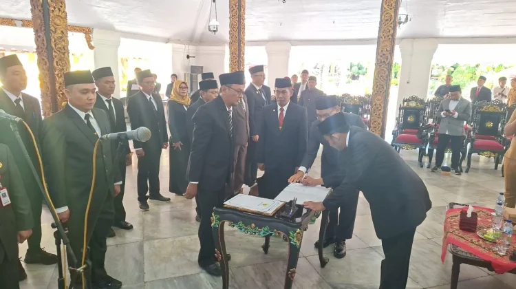 Berita Foto - Bupati Sumenep Lantik Pejabat Hasil Rotasi dan Promosi ...