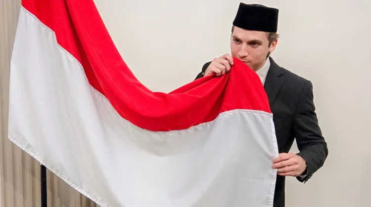 Proses Pengambilan Sumpah Warga Negara Indonesia Luke Anthony Vickery